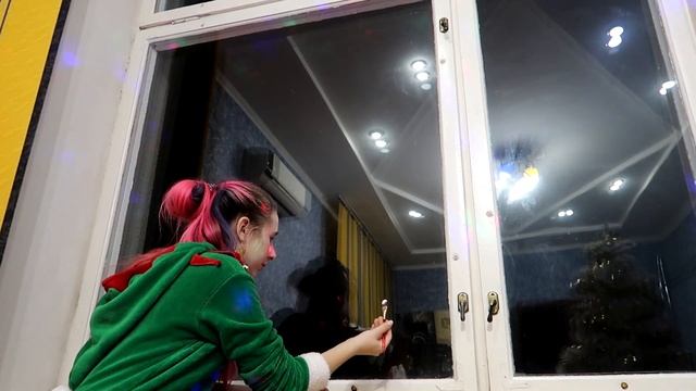 Рисую на окнах зубной пастой. Идеи НОВОГОДНЕГО декора. Подарки на день Святого Николая смотреть онлайн