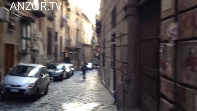 ИТАЛИЯ: Жизнь в Неаполе... Улицы и Дворики Настоящей Италии... NAPLES ITALY