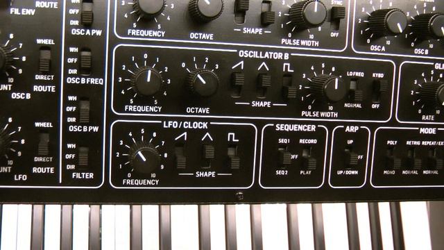 Behringer Pro-1 bassline смотреть онлайн