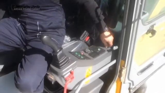 Volvo Excavator EC210BLC Training Step1