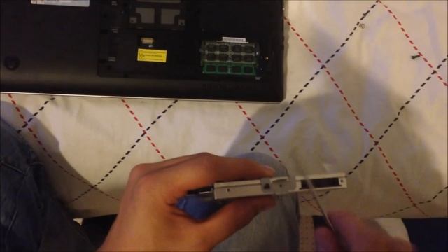 Samsung RV520 adding 2nd HDD / SSD using DVD / optical drive bay with HDD Caddy смотреть онлайн