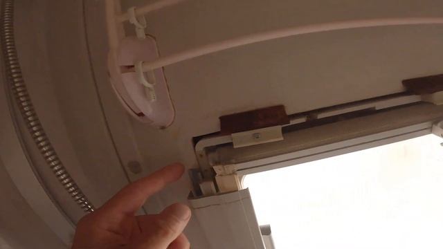 Снятие Молдинга и Москитной Сетки в Окне Кемпера Автодома смотреть онлайн