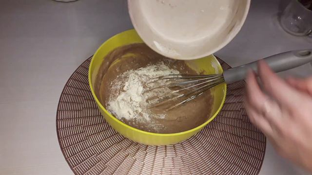 ИЗ СТАКАНА СМЕТАНЫ, БАЛУЙТЕСЬ ХОТЬ КАЖДЫЙ ДЕНЬ! смотреть онлайн