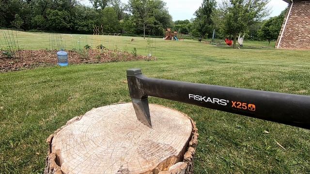 Fiskars X25 review, sharpening, and splitting! смотреть онлайн