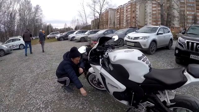Выбираю мотоцикл. Смотрел белый HONDA CBR1000RR, 2009 год
