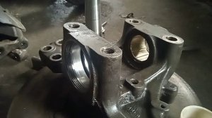 Шкворень Renault DXI, VOLVO FH. Особливості заміни.