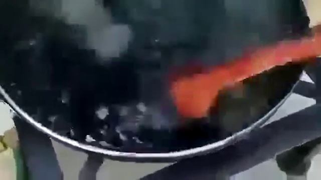 КОКА КОЛА ПРЕВРАЩАЕТСЯ В УГОЛЬ? МЫ НЕ ПЬЕМ А ЕДИМ УГОЛЬ? УЖАС! смотреть онлайн