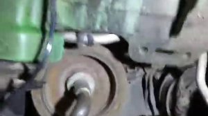 Откручиваем шкив коленвала . Ремонт Рено Кенгу.