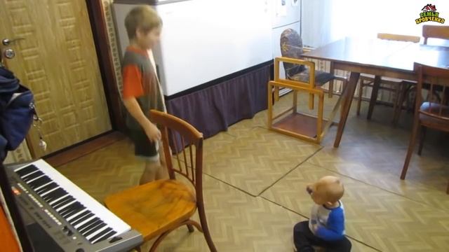 Улетные танцы Бори мл.! Ему 11 мес. (09.18г.) Семья Бровченко. смотреть онлайн