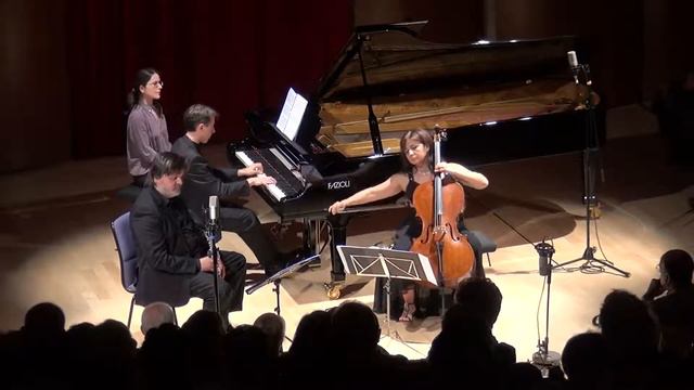 Rota: Trio for clarinet, cello and piano (original version) - Allegro смотреть онлайн