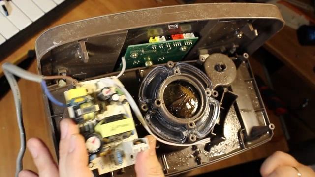 Увлажнитель воздуха стал слабо дуть Слабо испаряет Меняем треснутый пьезоэлемент Ремонтируем Донор