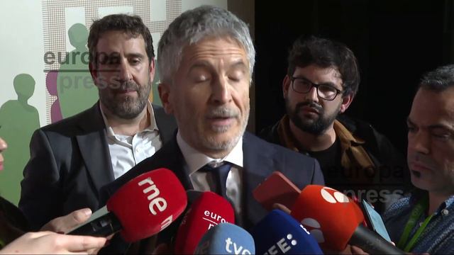 Marlaska defiende respetar las resoluciones judiciales frente a las críticas de Montero смотреть онлайн