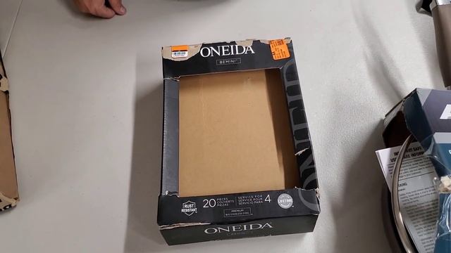 Bulq.com Unboxing a Case. Paid $134.00 for & there was so much BROKEN STUFF Reselling online смотреть онлайн