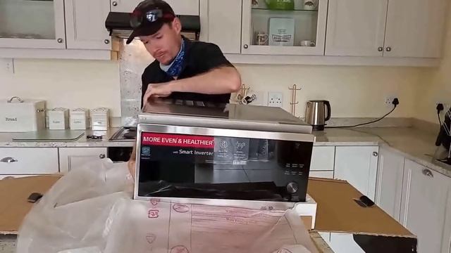 LG Smart Inverter Convection Microwave Oven Unboxing
