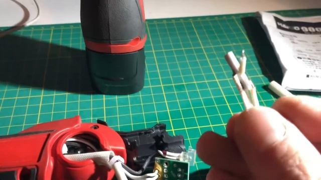 Milwaukee M12 Soldering Iron Heating Element Replace / Repair смотреть онлайн