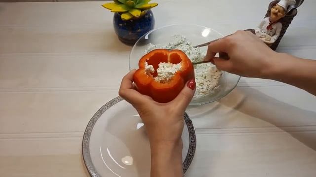 Салат с перцем фаршированный сыром. / Pepper Salad Stuffed With Cheese