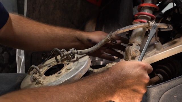 How to Install SuperATV's Front Disc Brake Kit for Honda ATVs смотреть онлайн