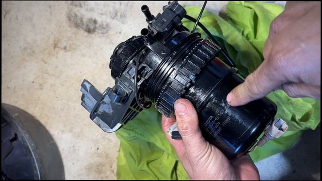 REPLACED FUEL FILTER AND OIL CHANGE TOYOTA HILUX ( GUN126R ) PART 2 смотреть онлайн