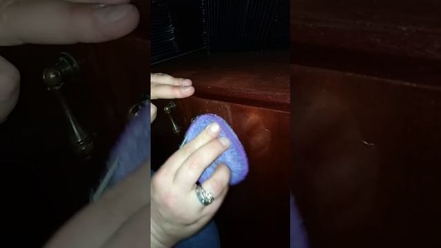 Следы от скотча очищает Диск Инволвер! Старая мебель ещё прослужит! смотреть онлайн