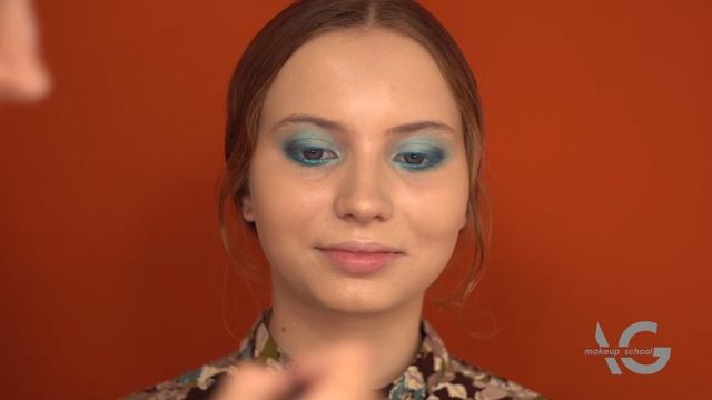 Пошаговое создание яркого макияжа смотреть онлайн