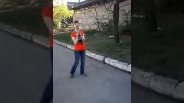 Как человек играет в бабинтон :)