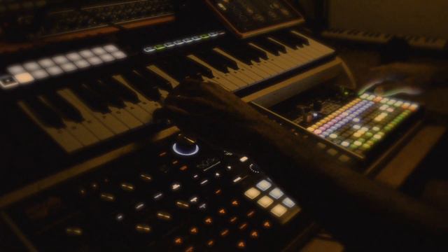 Secret City Garden // Synthstrom Deluge & ASM Hydrasynth Live Ambient Jam смотреть онлайн