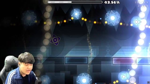 Playing a SQUID GAME Level in Geometry Dash! смотреть онлайн