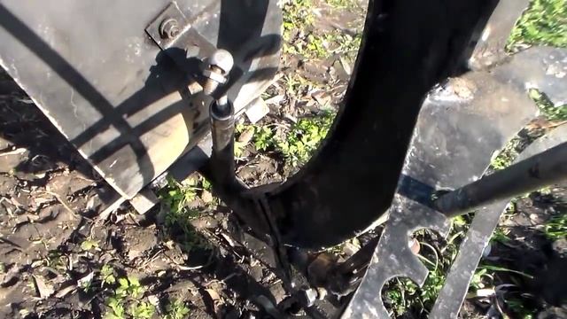 мотоблок с реверсивным плугом запахивает горчицу смотреть онлайн