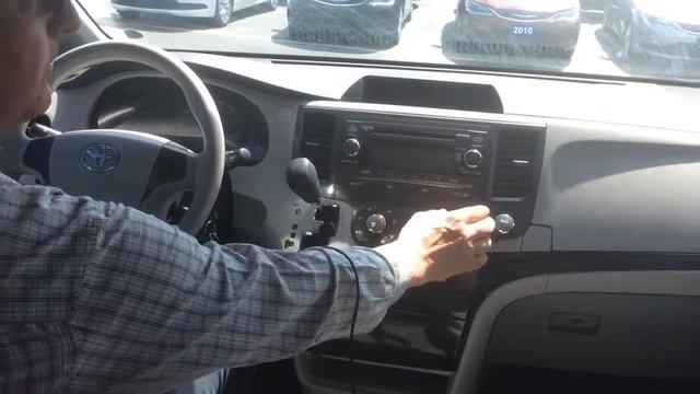 2011 Toyota Sienna SE смотреть онлайн