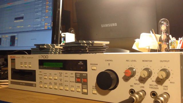 Akai S700 Demo смотреть онлайн