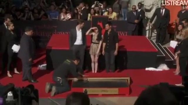 Full Ceremony Grauman`s Chinese Theatre -Rob, Kristen смотреть онлайн