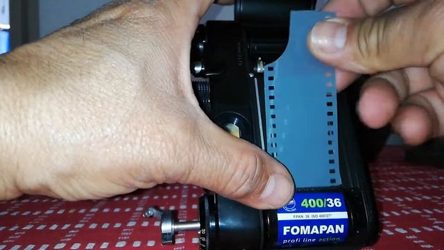 Carga película Fomapan en Zenit 11 de 35mm смотреть онлайн