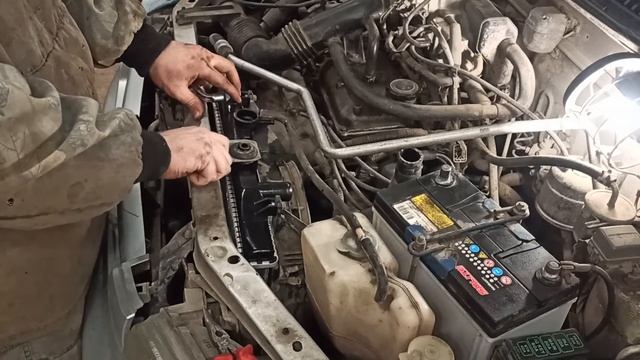 Замена радиатора охлаждения Mazda Demio DW3W