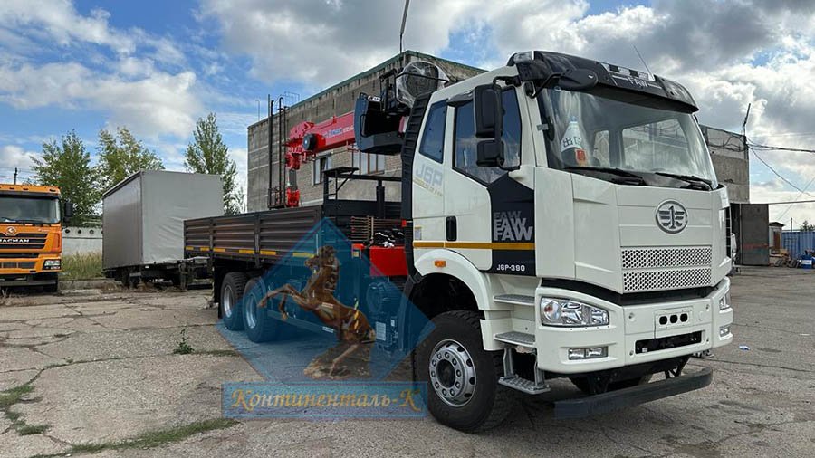 Установили бортовую платформу и КМУ Канглим 1256 на автомобильное шасси FAW J6P-390... смотреть онлайн