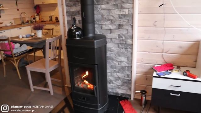 Plamen Aurora в сельском каркасном доме. Отопление 63 метров жилой площади смотреть онлайн