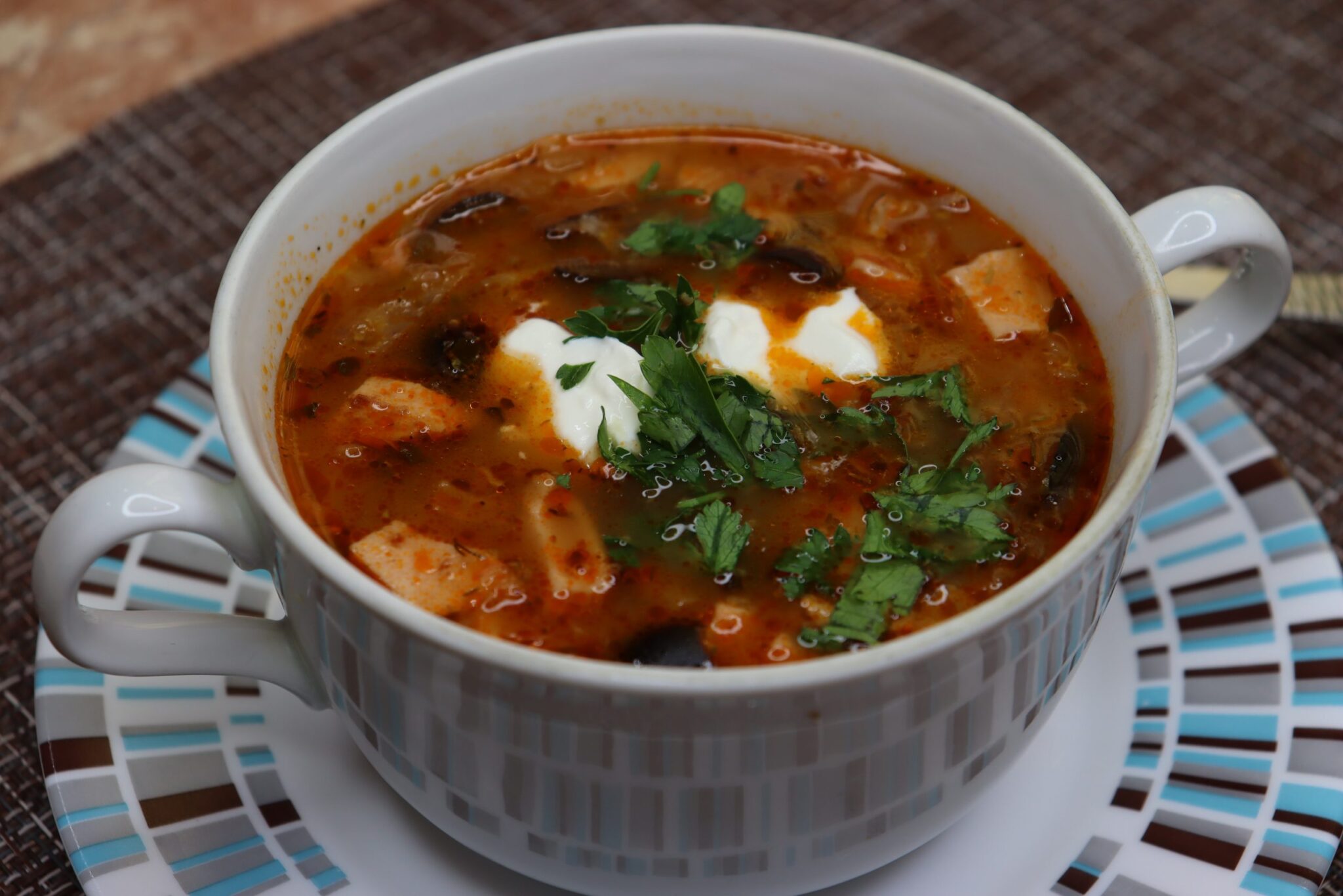 САМЫЙ ПРОСТОЙ И ОЧЕНЬ ВКУСНЫЙ РЕЦЕПТ МЯСНОЙ СОЛЯНКИ.