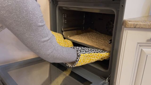 МЕРЕНГОВЫЙ РУЛЕТ, СЫВОРОТКА ДЛЯ ГЛАЗ смотреть онлайн