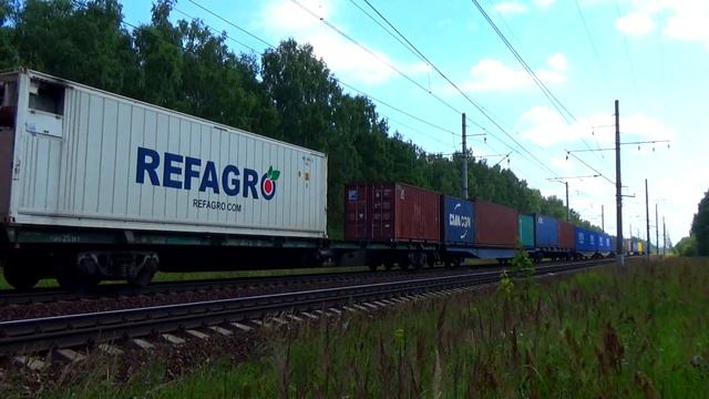 Электровоз ВЛ11-388 с контейнерным грузовым поездом смотреть онлайн