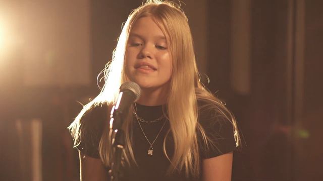 Noah Cyrus - Young & Sad (madie jo cover) смотреть онлайн