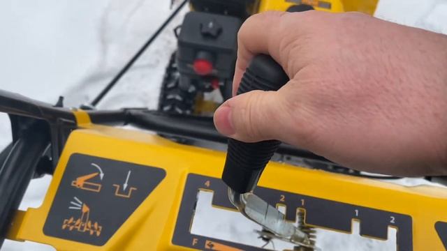 Запуск снегоуборщика. Обзор. смотреть онлайн