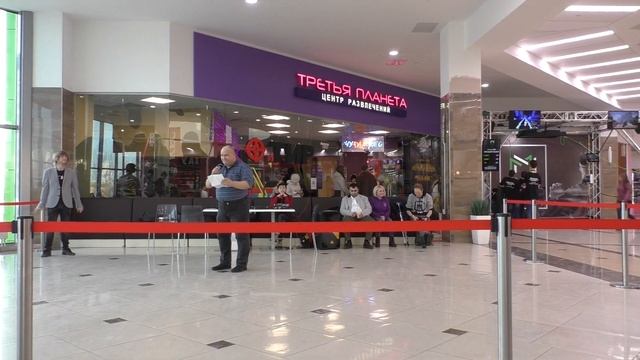 Сергей Падышев читает свои стихи в "Галерее Вояж" на хэштеге-эстафете "Россия Читает". смотреть онлайн