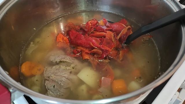 Крем супа с печени чушки и пуешко месо. Вкусна и много лесна за приготвяне супа! Опитайте я !