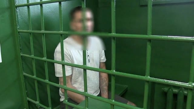 Житель Волгограда спустил в букмекерской конторе около 40 тыс. рублей, а потом ограбил это заведени смотреть онлайн