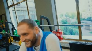 СКОЛЬКО ПОДНИМЕТ САМЫЙ ВЫСОКИЙ ЧЕЛОВЕК?