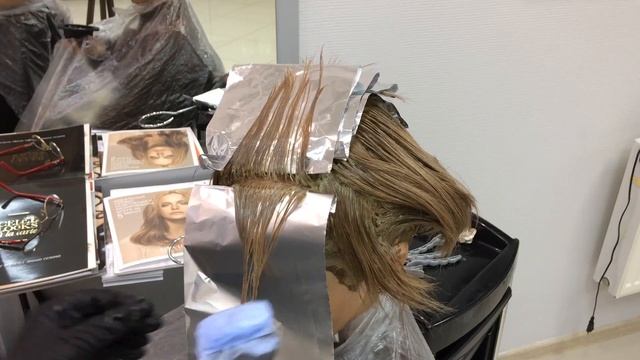 Диагональное мелирование (на коротких волосах) смотреть онлайн