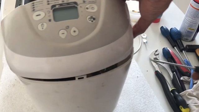 ? Episode 1 : réparer sa machine à pain Moulinex « Home Bread Baguette » смотреть онлайн