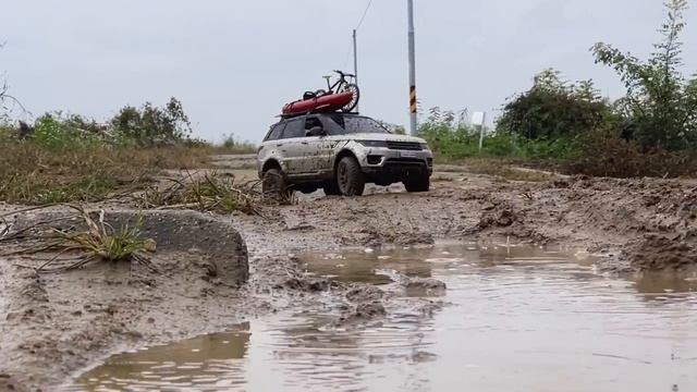1/10 Scale | LAND ROVER | RANGE ROVER SPORT | MST-CFX | Muddy Off-Road Driving 4X4 RC Car смотреть онлайн