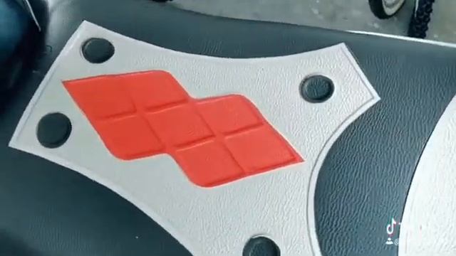 Suzuki gixxer seat modification- wide seat смотреть онлайн