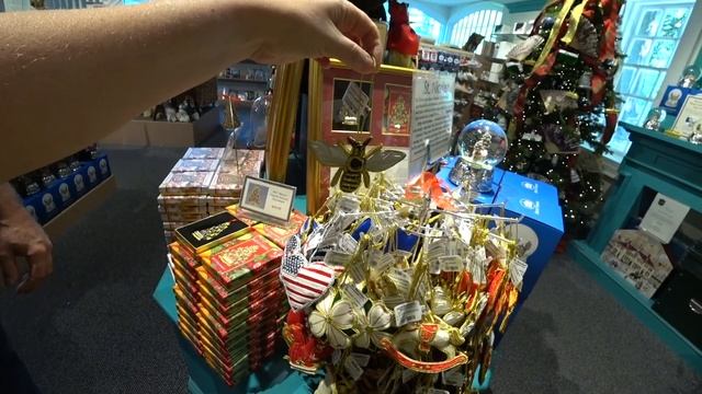 В России на удачу нос трут собаке, а здесь Джорджу Вашингтону! . смотреть онлайн