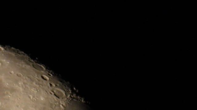 2023/10/1: Луна ультра-зум камерой крупным планом через 2 дня после полнолуния (оно было 29/9/2023) смотреть онлайн